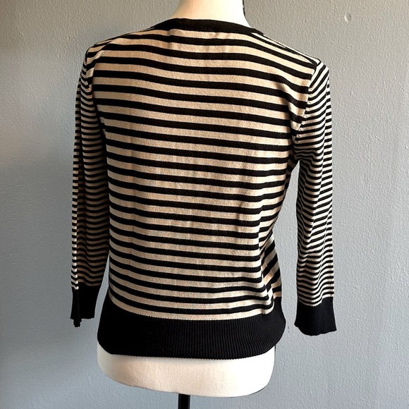 CABLE & GAUGE BLACK AND TAN STRIPED CARDIGAN. SIZE MEDIUM. - Picture 2 of 6